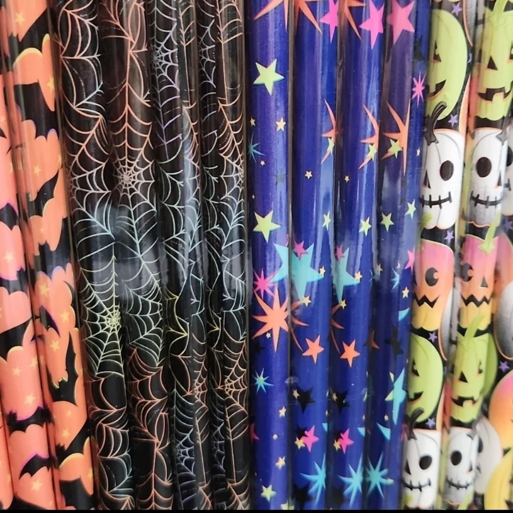 Halloween Themes 16 Pieces Pencils - Picture 1 of 4